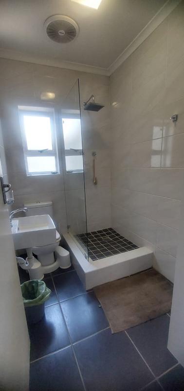 To Let 2 Bedroom Property for Rent in Vredehoek Western Cape